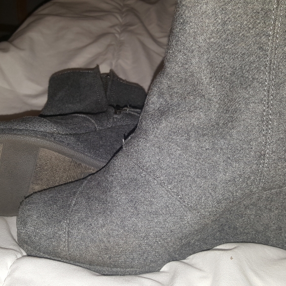 TOM'S Ankle Booties, Grey, Size 8 - Picture 4 of 4